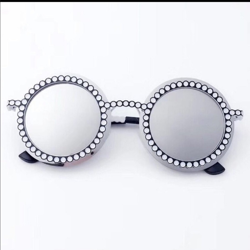 White Sunglasses. Unisex. NWT